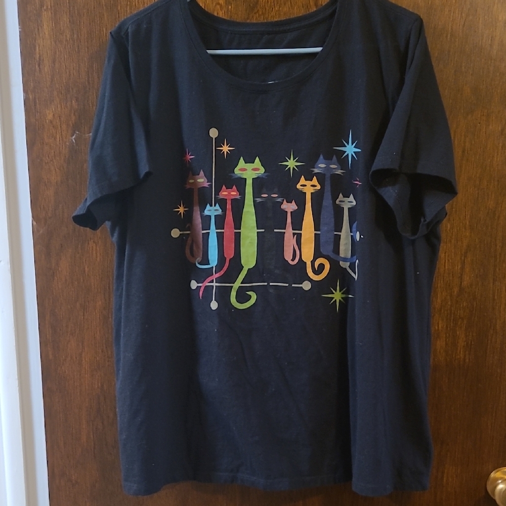 Gildan Black Short Sleeve Tee with Colorful Cat Design
